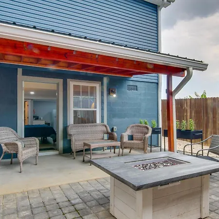 Hendersonville Apt With Deck Walk To Main Street!